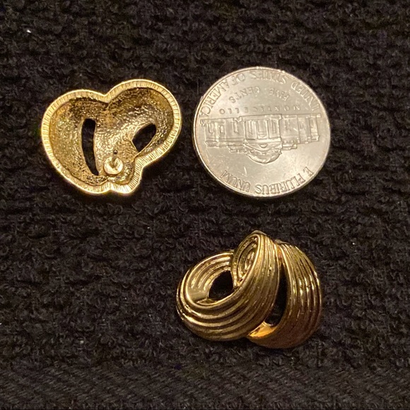 Vintage Swirl Gold Toned Pierced Earrings - Picture 3 of 9